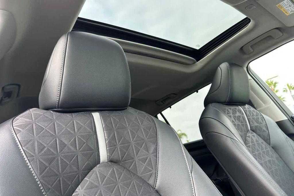 new 2025 Toyota Highlander Hybrid car, priced at $51,063