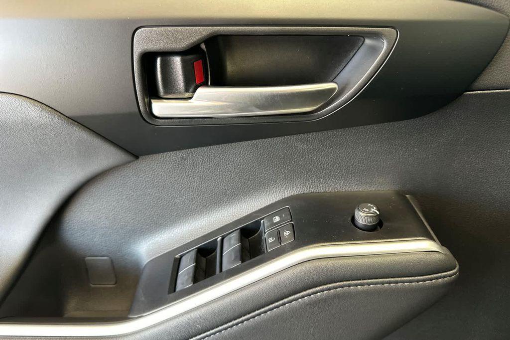 new 2025 Toyota Highlander car, priced at $47,244