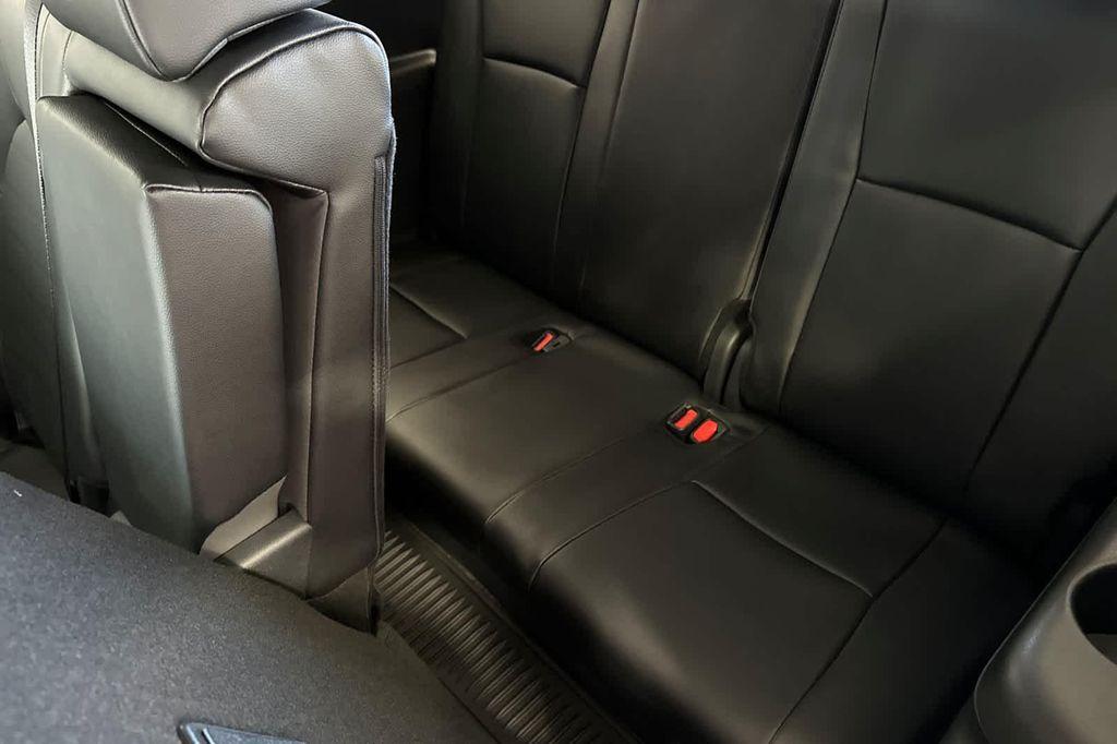 new 2025 Toyota Highlander car, priced at $47,244