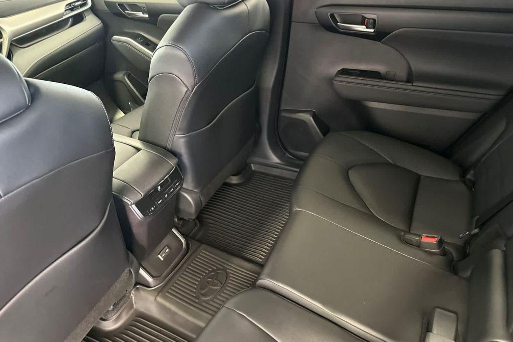 new 2025 Toyota Highlander car, priced at $47,244