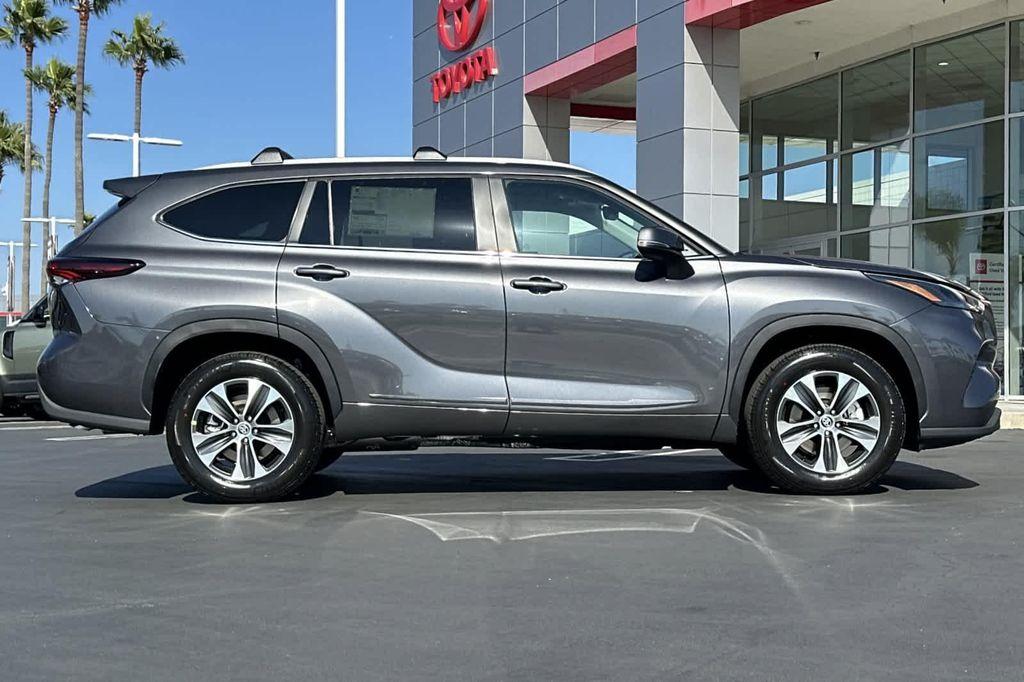 new 2025 Toyota Highlander car, priced at $47,244