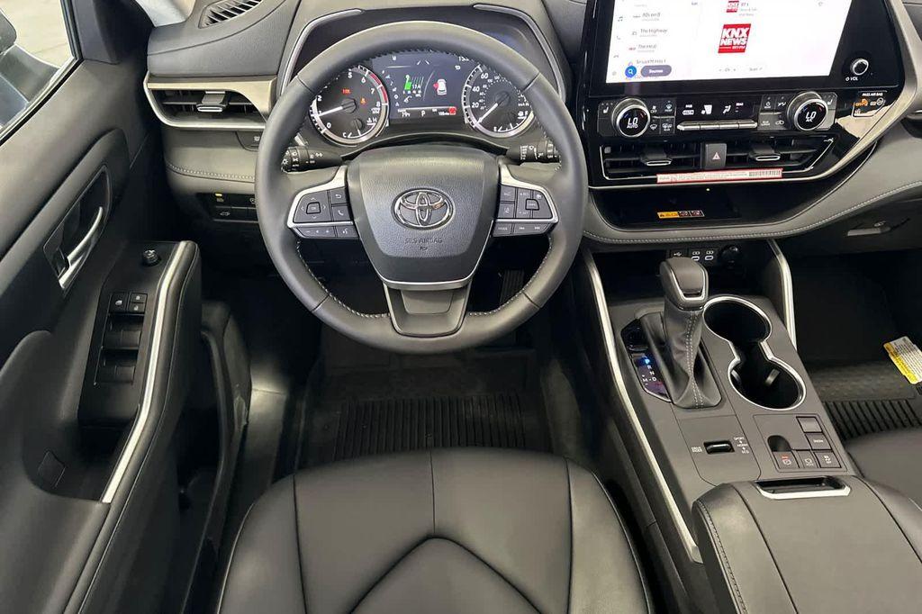 new 2025 Toyota Highlander car, priced at $47,244