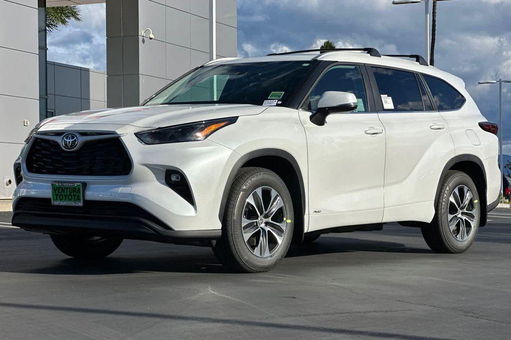 new 2026 Toyota Highlander Hybrid car, priced at $52,102