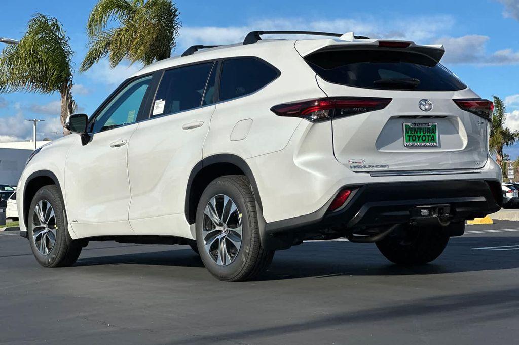new 2026 Toyota Highlander Hybrid car, priced at $52,102
