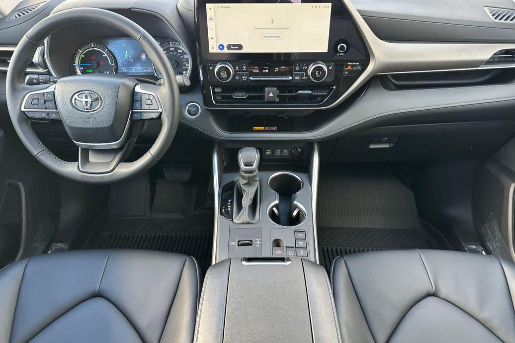 new 2026 Toyota Highlander Hybrid car, priced at $52,102