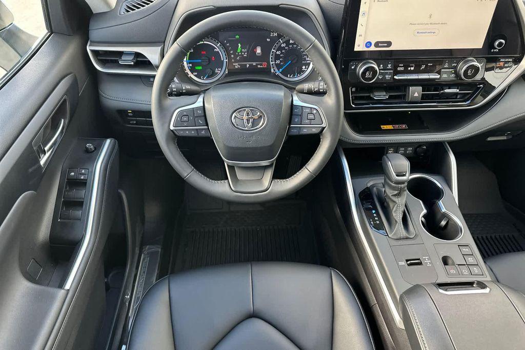 new 2026 Toyota Highlander Hybrid car, priced at $52,102