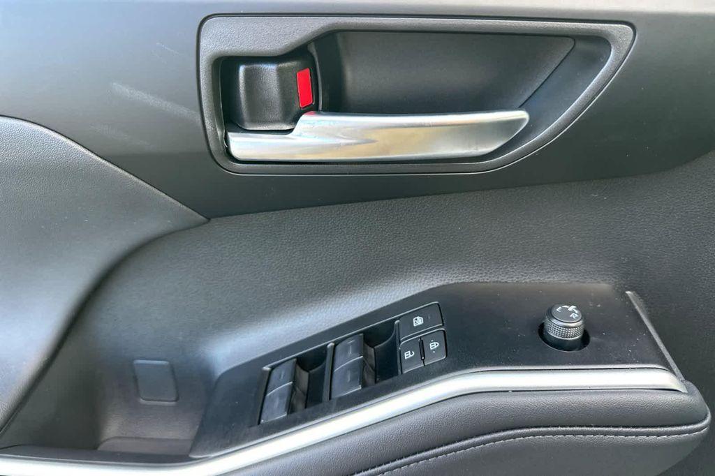 new 2026 Toyota Highlander Hybrid car, priced at $52,102