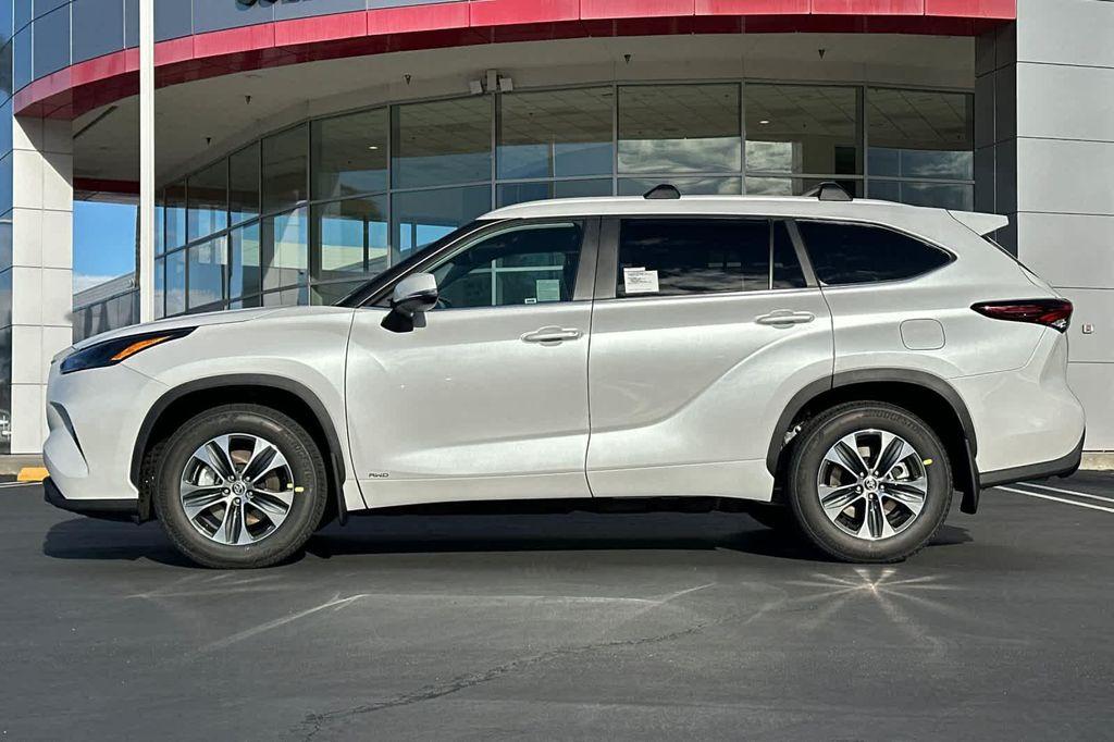 new 2026 Toyota Highlander Hybrid car, priced at $52,102