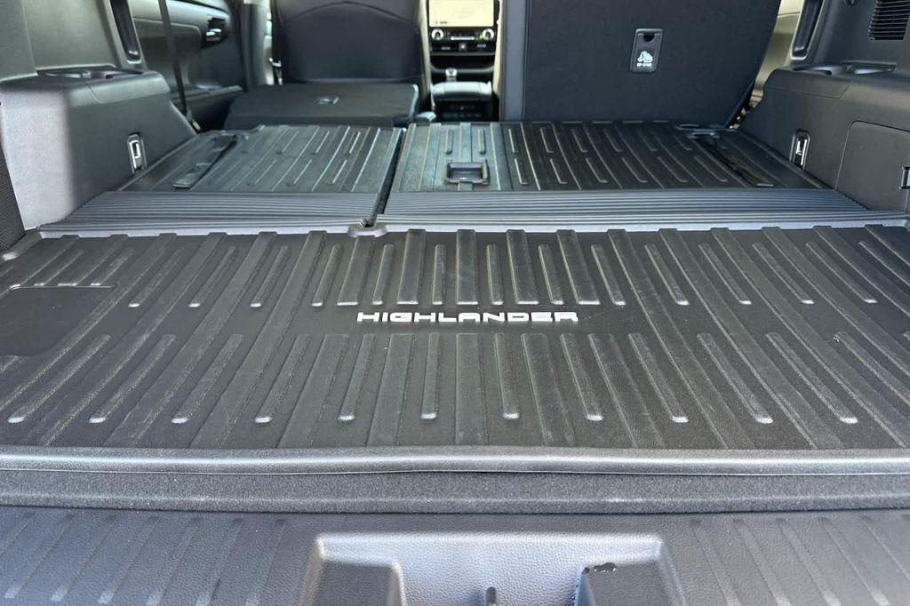 new 2026 Toyota Highlander Hybrid car, priced at $52,102