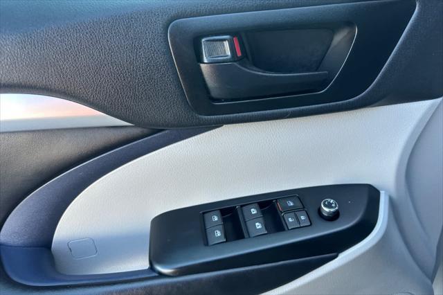 used 2019 Toyota Highlander car, priced at $24,988
