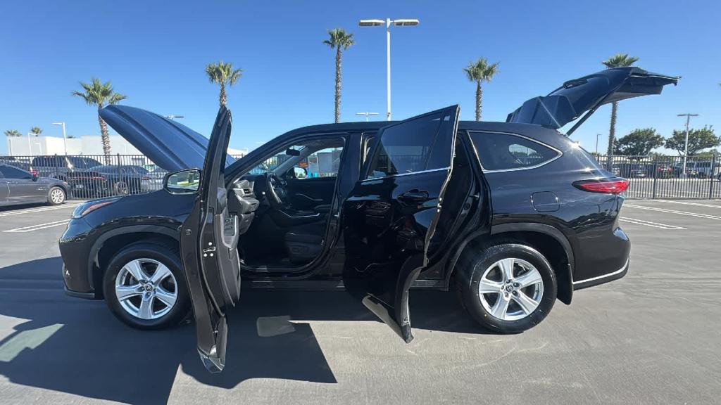 used 2023 Toyota Highlander car, priced at $35,228