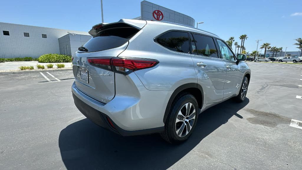 used 2021 Toyota Highlander Hybrid car, priced at $36,500