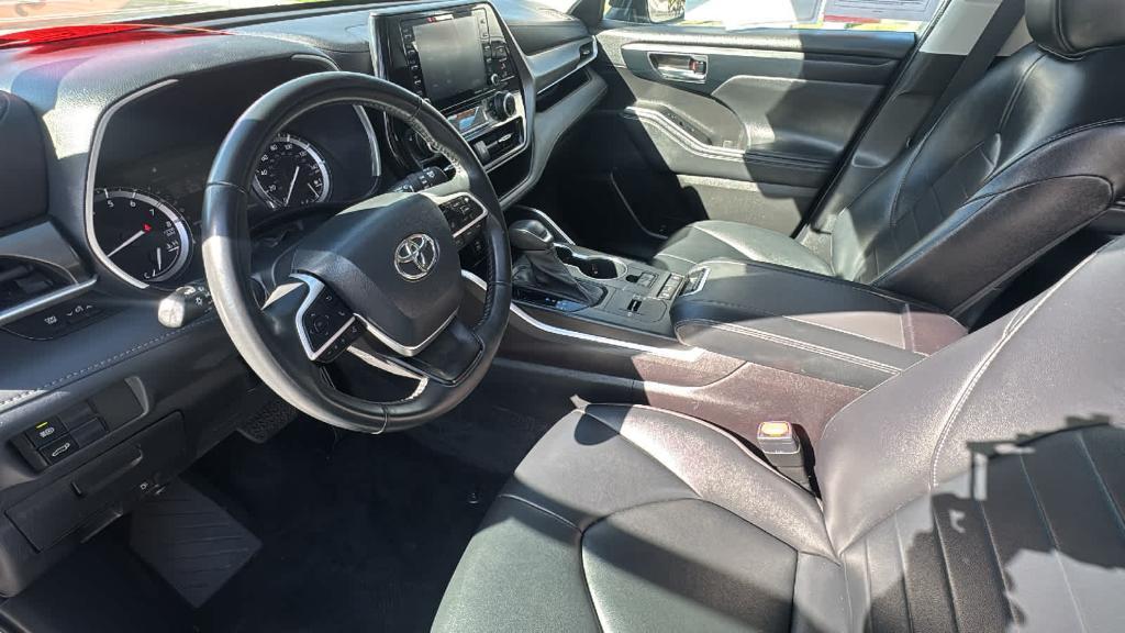 used 2022 Toyota Highlander car, priced at $34,484