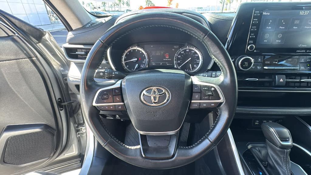 used 2022 Toyota Highlander car, priced at $34,484