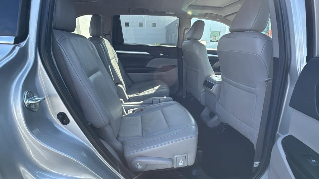 used 2019 Toyota Highlander car, priced at $29,988