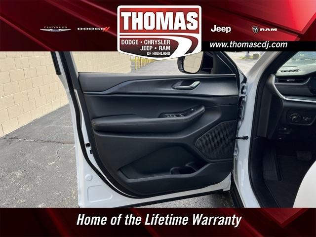 new 2025 Jeep Grand Cherokee L car, priced at $42,798