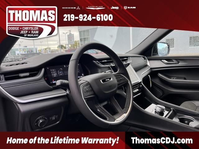 new 2025 Jeep Grand Cherokee car, priced at $40,156