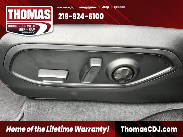 new 2025 Jeep Grand Cherokee car, priced at $40,156