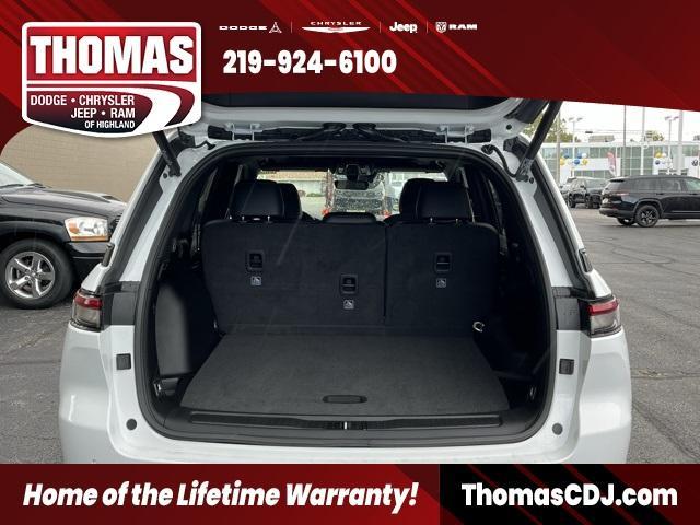 new 2025 Jeep Grand Cherokee car, priced at $40,156