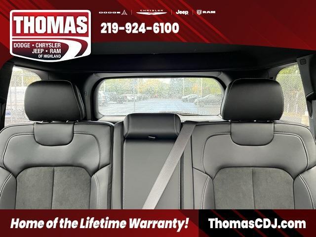 new 2025 Jeep Grand Cherokee car, priced at $40,156