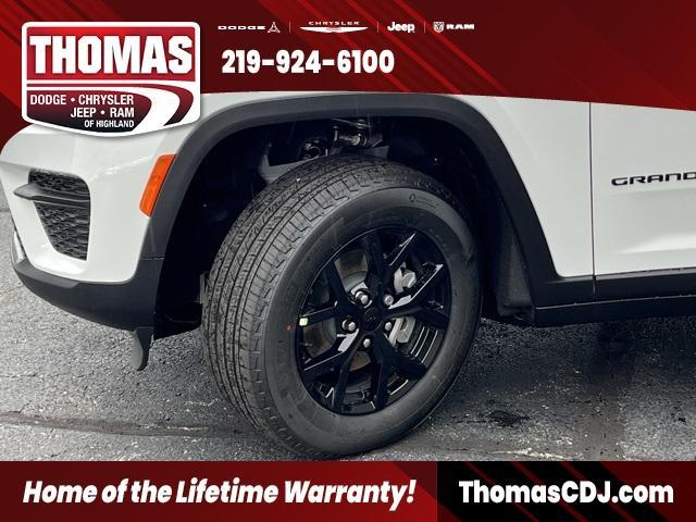 new 2025 Jeep Grand Cherokee car, priced at $40,156