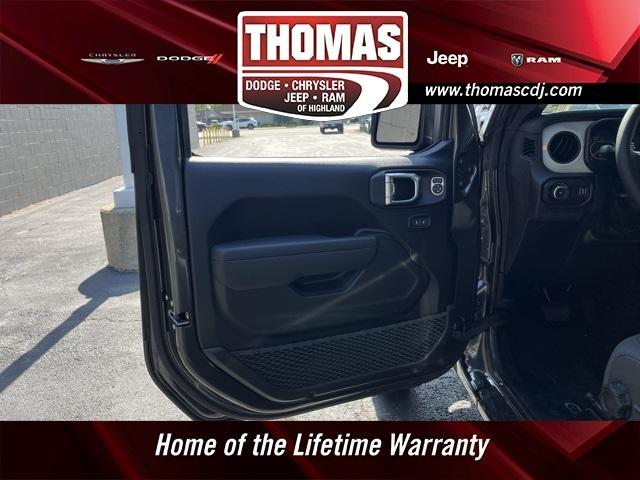 new 2025 Jeep Wrangler car, priced at $47,186