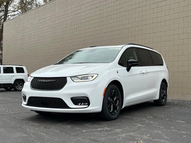 new 2025 Chrysler Pacifica Hybrid car, priced at $41,193