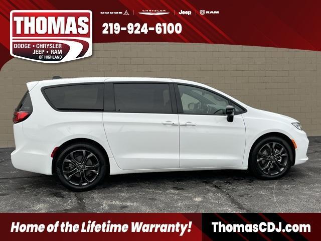 new 2026 Chrysler Pacifica car, priced at $43,929