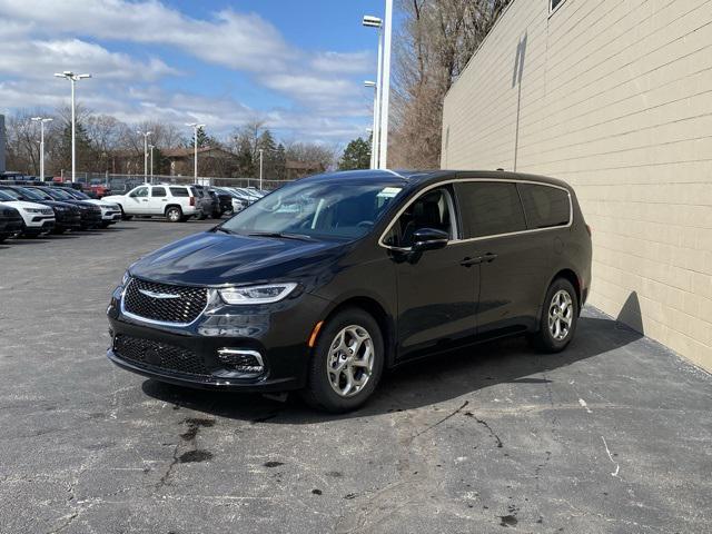 new 2024 Chrysler Pacifica car, priced at $44,902