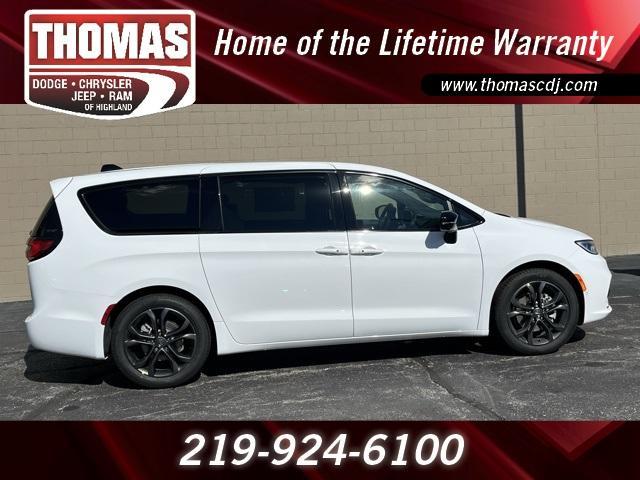 new 2026 Chrysler Pacifica car, priced at $42,679