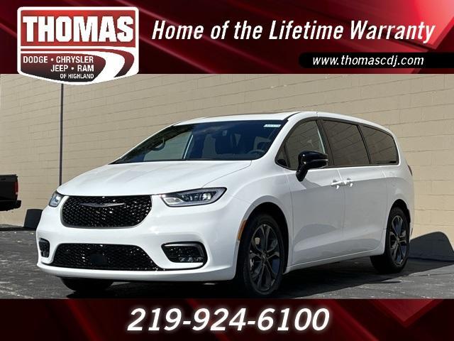 new 2026 Chrysler Pacifica car, priced at $42,679