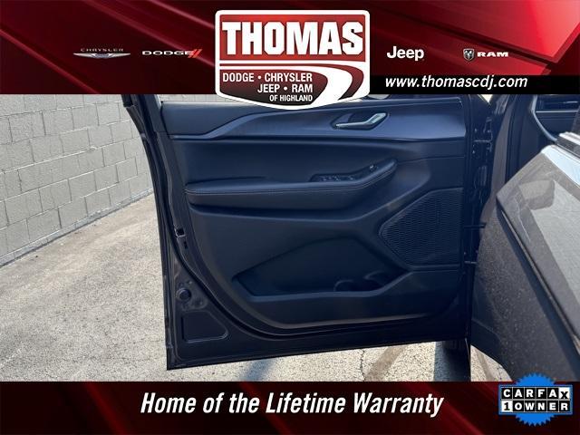 used 2025 Jeep Grand Cherokee car, priced at $39,535