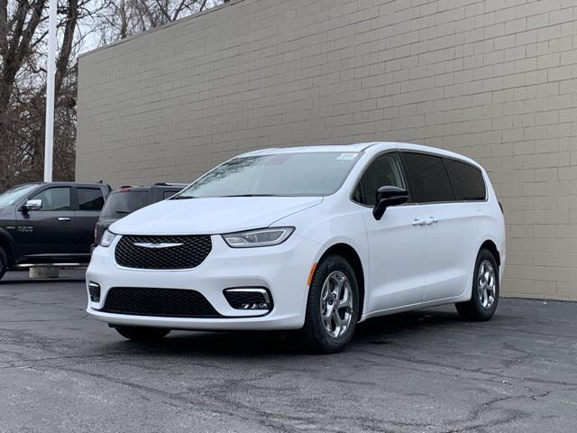 new 2024 Chrysler Pacifica car, priced at $43,042