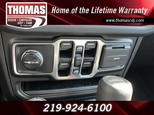new 2025 Jeep Gladiator car, priced at $43,201