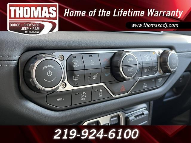 new 2025 Jeep Gladiator car, priced at $43,201