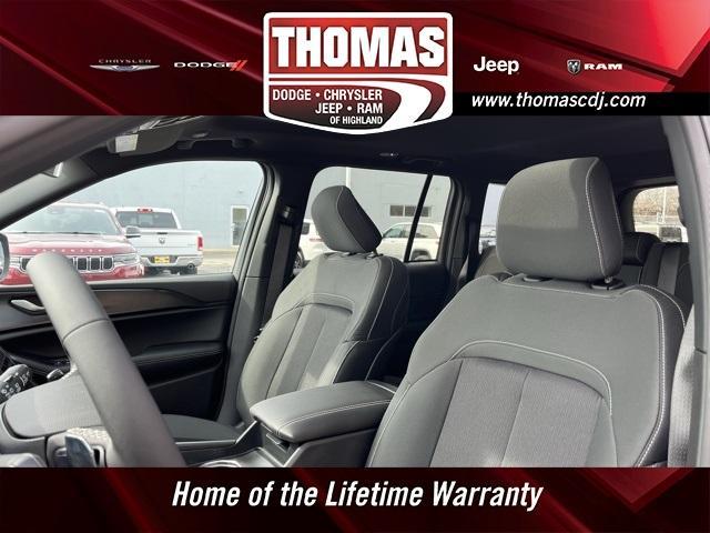 new 2025 Jeep Grand Cherokee car, priced at $40,512