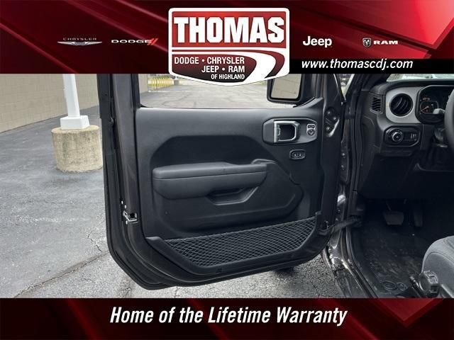 new 2025 Jeep Wrangler car, priced at $45,422