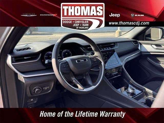 new 2025 Jeep Grand Cherokee car, priced at $38,328