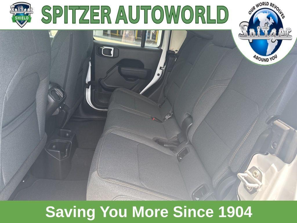 new 2025 Jeep Gladiator car, priced at $41,662