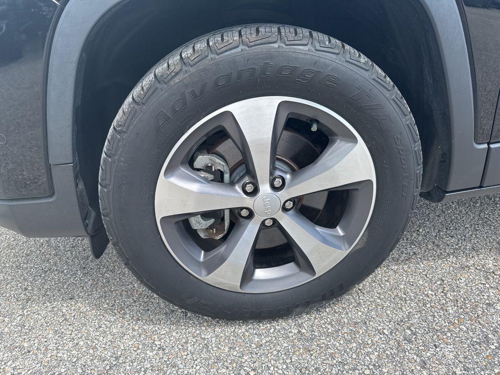 used 2021 Jeep Cherokee car, priced at $19,991