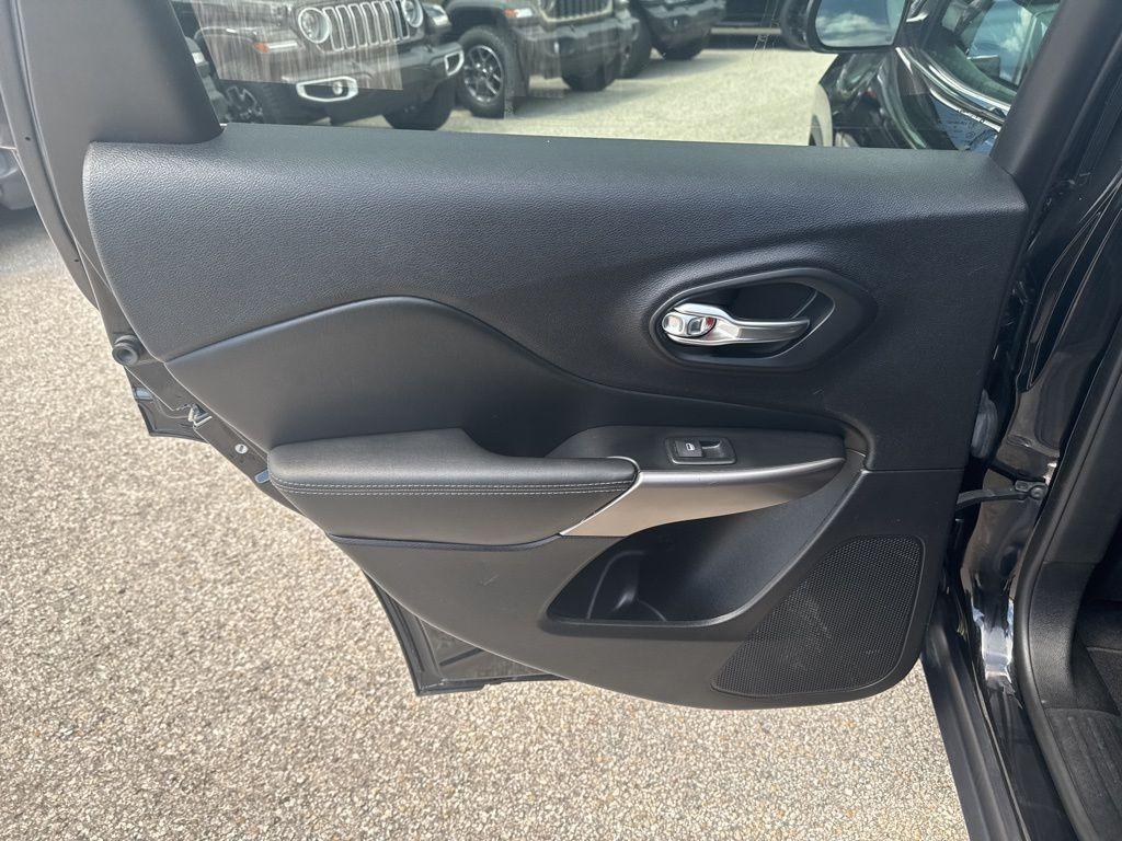 used 2021 Jeep Cherokee car, priced at $19,991