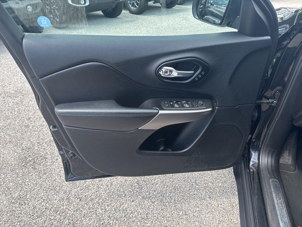 used 2021 Jeep Cherokee car, priced at $19,991