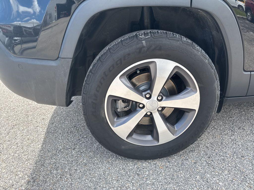 used 2021 Jeep Cherokee car, priced at $19,991