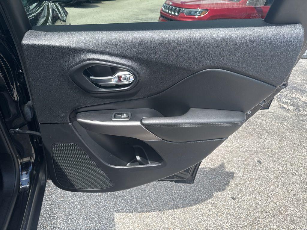 used 2021 Jeep Cherokee car, priced at $19,991