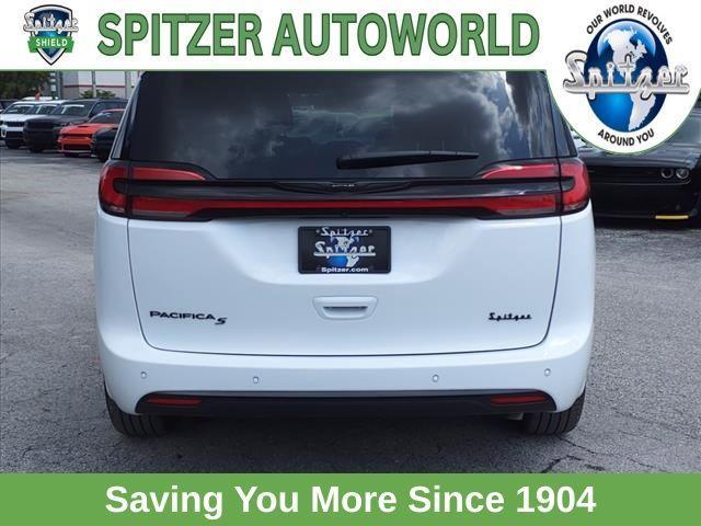 new 2024 Chrysler Pacifica car, priced at $42,407