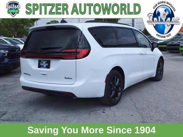 new 2024 Chrysler Pacifica car, priced at $42,407