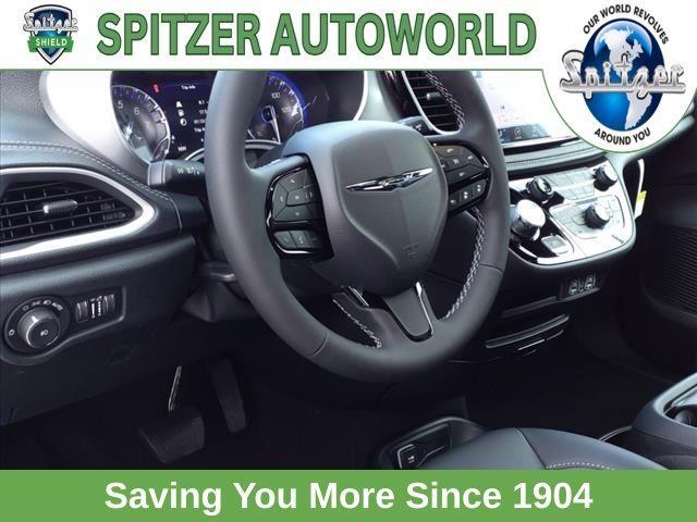 new 2024 Chrysler Pacifica car, priced at $42,407