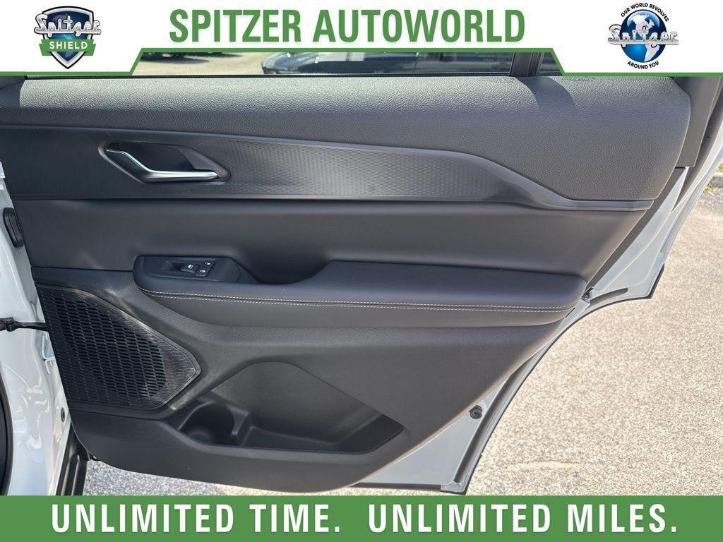 new 2025 Jeep Grand Cherokee L car, priced at $36,995