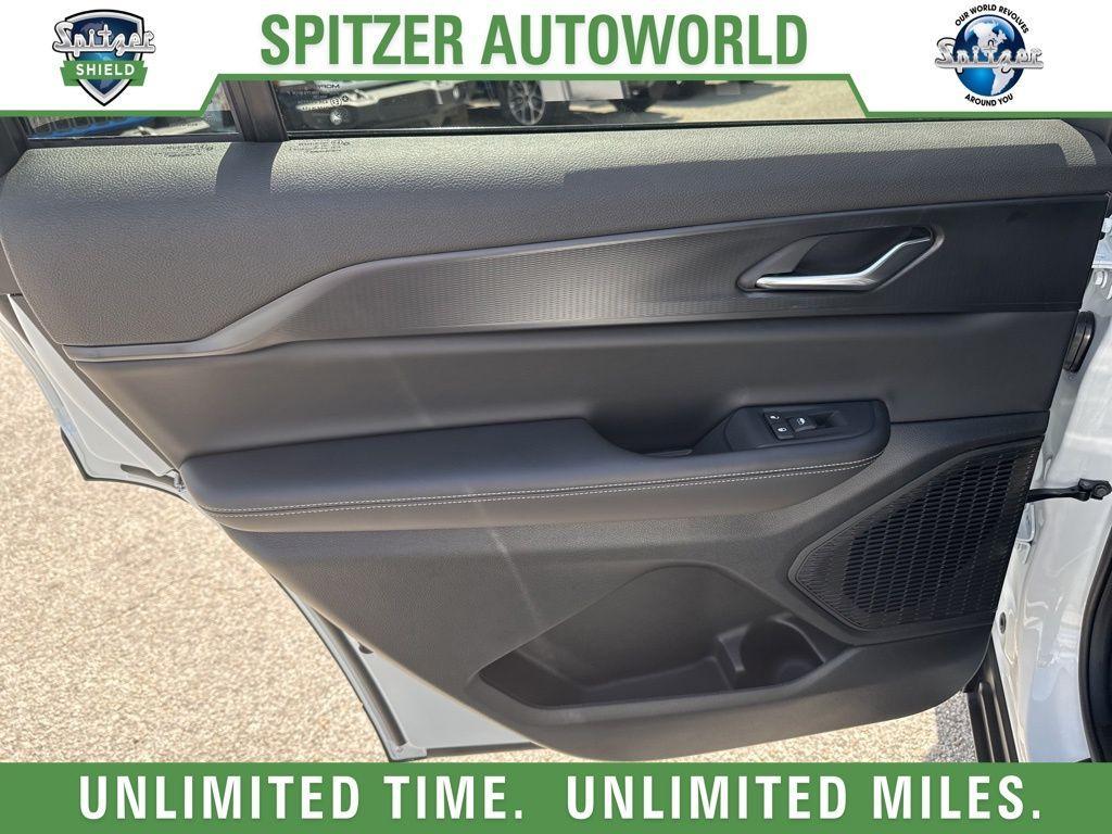 new 2025 Jeep Grand Cherokee L car, priced at $36,995