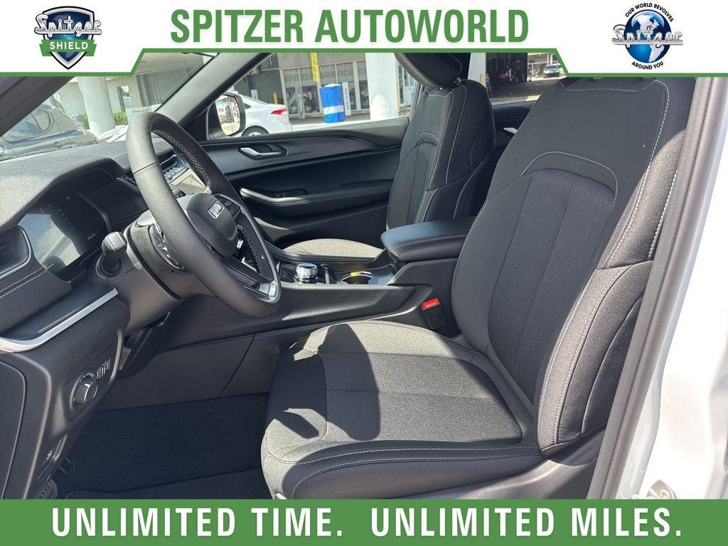 new 2025 Jeep Grand Cherokee L car, priced at $36,995